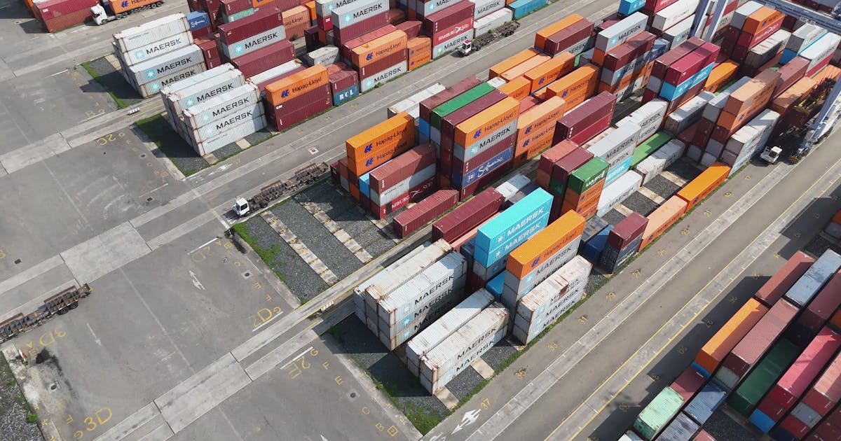 Màu Sắc Trong Ngành Logistics: Sự An Toàn, Tốc Độ, Chính Xác Và Uy Tín
